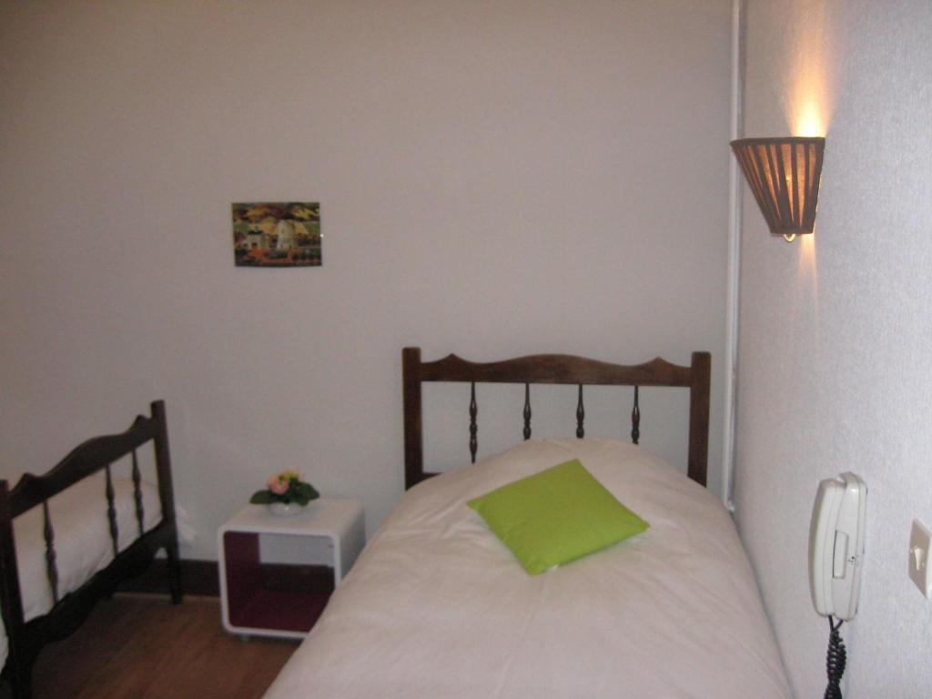 Hotel Notre Dame De Fourviere Lourdes Room photo