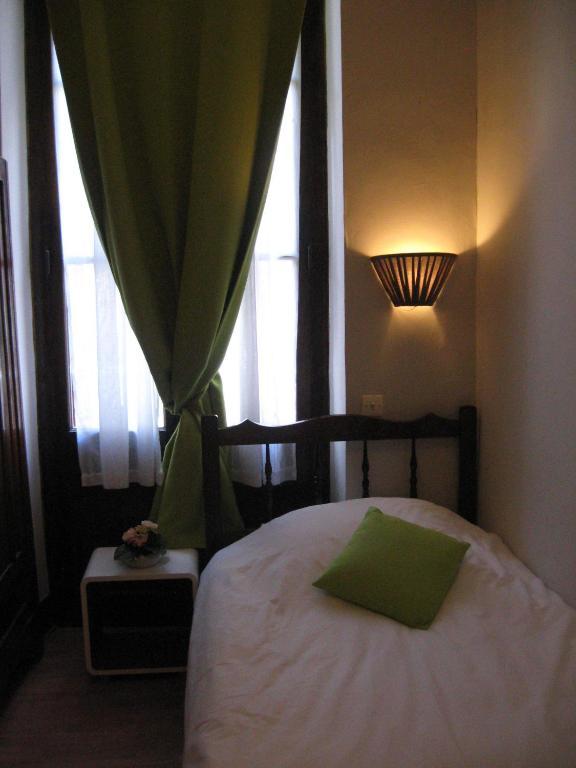 Hotel Notre Dame De Fourviere Lourdes Room photo